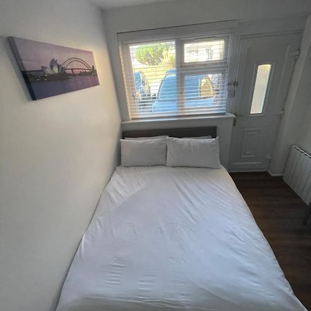 Fantastic Studio, Private Bathroom And Mini Kitchen. Thamesmead  Ngoại thất bức ảnh