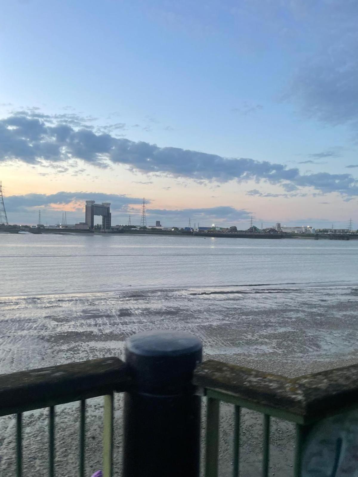 Fantastic Studio, Private Bathroom And Mini Kitchen. Thamesmead  Ngoại thất bức ảnh