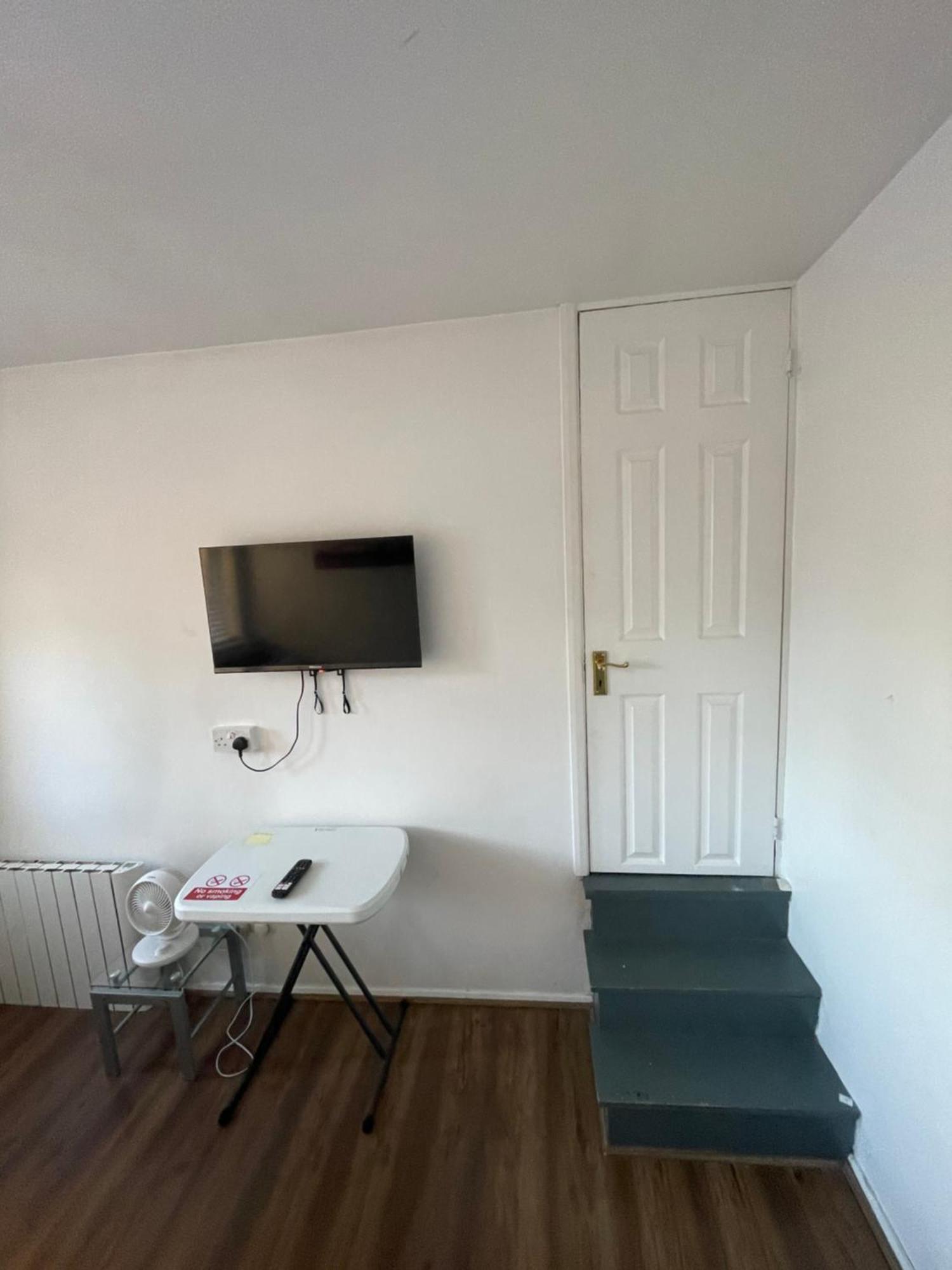 Fantastic Studio, Private Bathroom And Mini Kitchen. Thamesmead  Ngoại thất bức ảnh