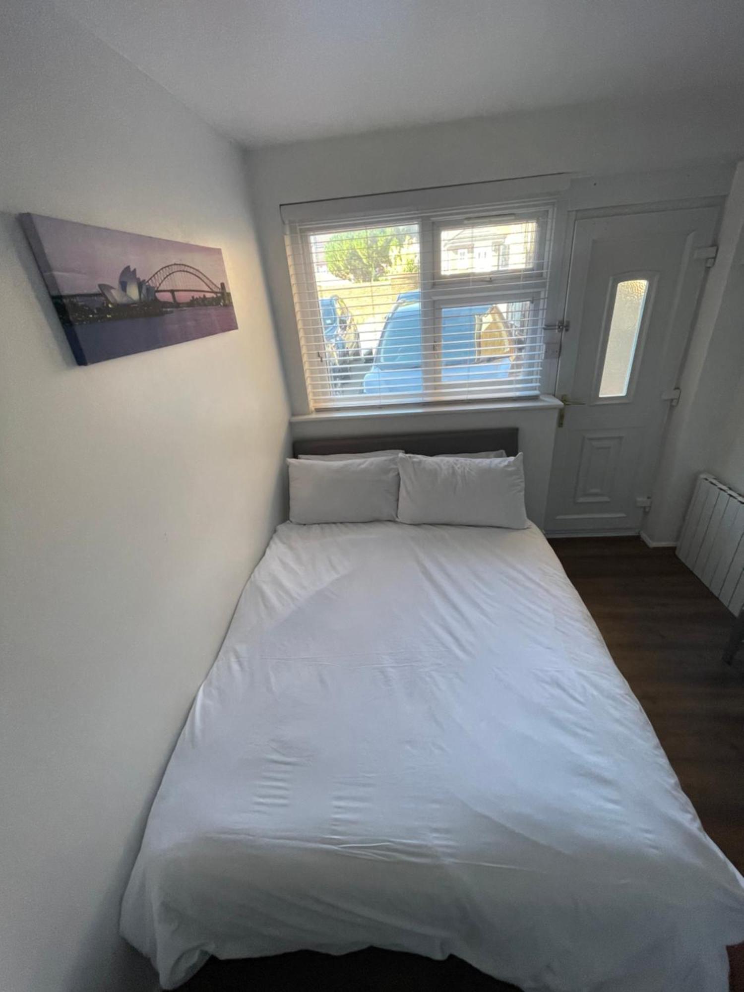 Fantastic Studio, Private Bathroom And Mini Kitchen. Thamesmead  Ngoại thất bức ảnh