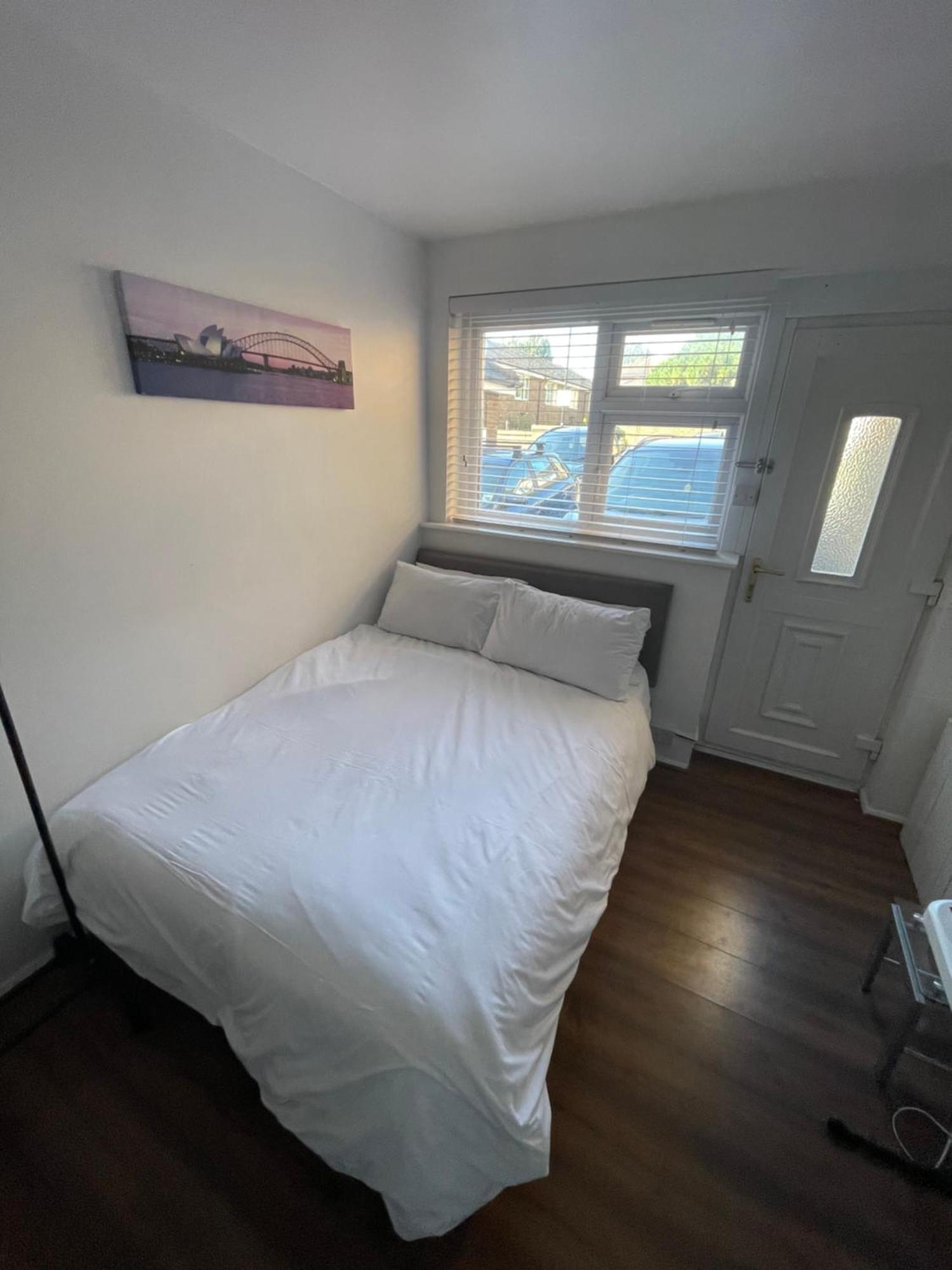 Fantastic Studio, Private Bathroom And Mini Kitchen. Thamesmead  Ngoại thất bức ảnh