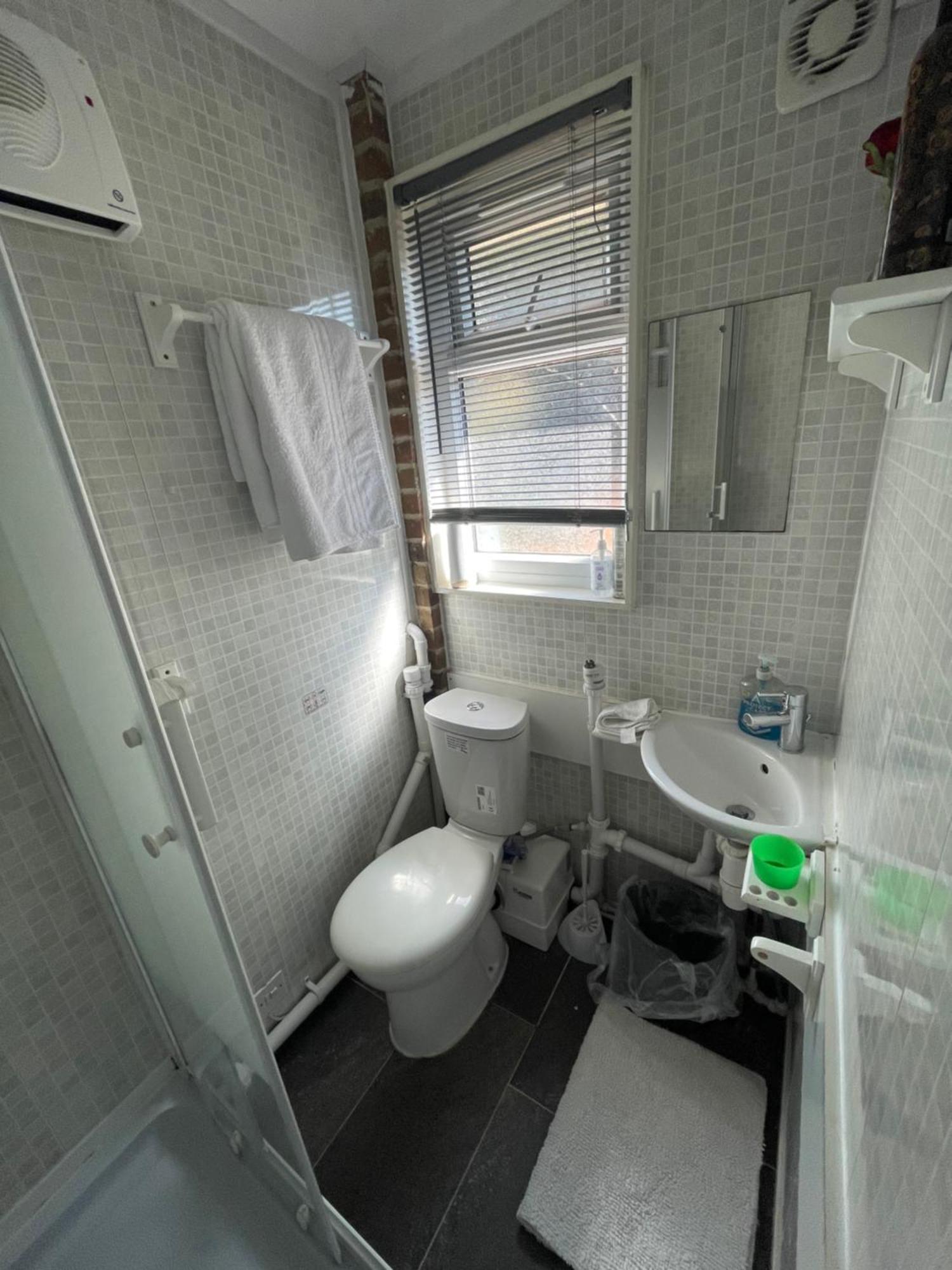 Fantastic Studio, Private Bathroom And Mini Kitchen. Thamesmead  Ngoại thất bức ảnh
